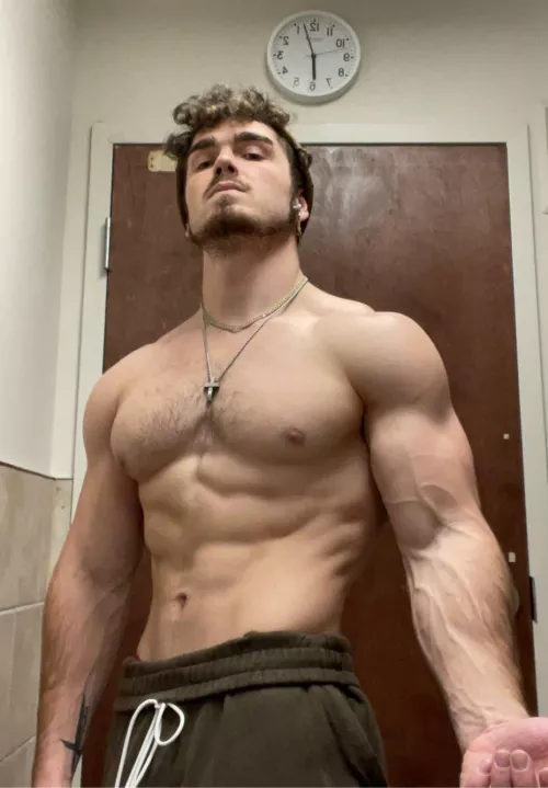 Where are all the Dommes at? These muscles need controlled.