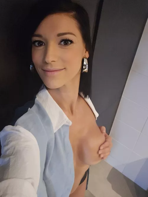 Which man is ready to creampie a 19yo nurse girl