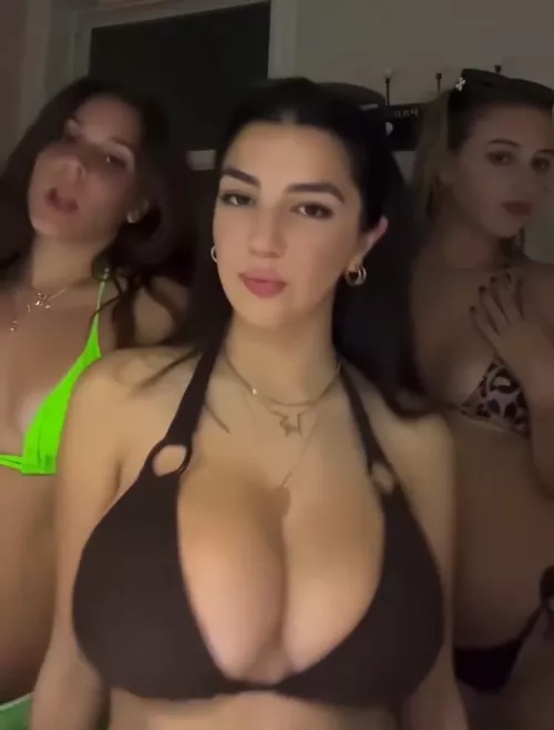 Who is the girl in the middle ?