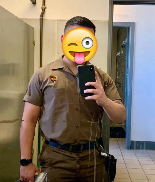 Would any of you cruise me if you saw me in a public stall, or gym locker room? 📦🍆😈