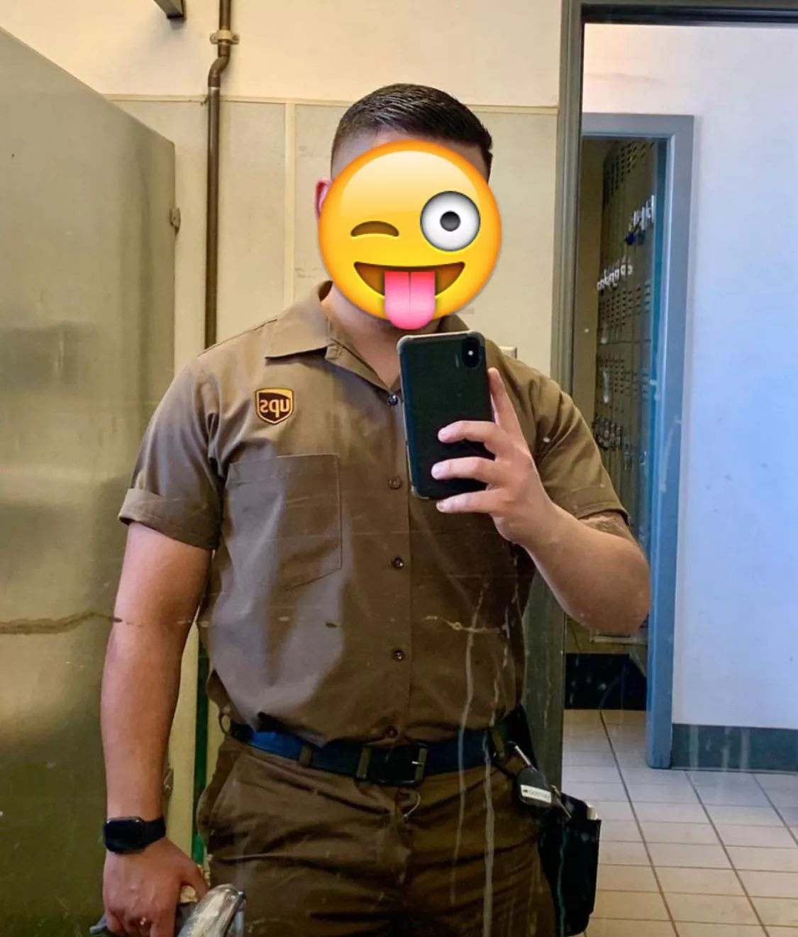 Would any of you cruise me if you saw me in a public stall, or gym locker room? 📦🍆😈