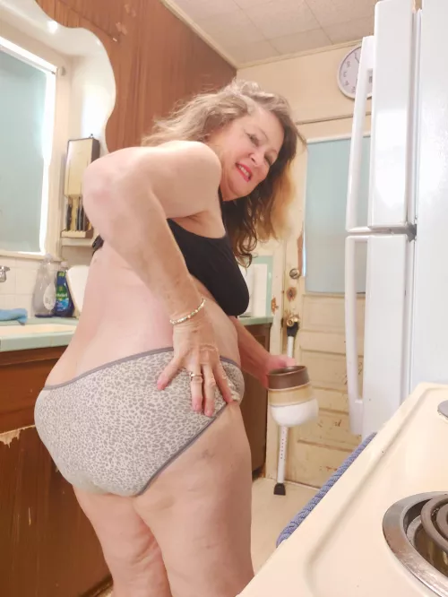 You can look at my panties to give me some cream