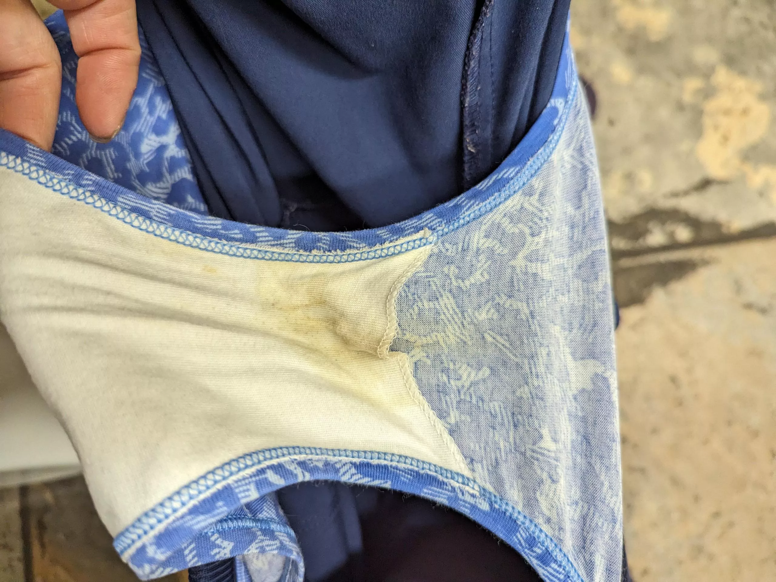 2 days no shower, 1 no wipe pee, and light sweat so far. Starting to smell good! ;)