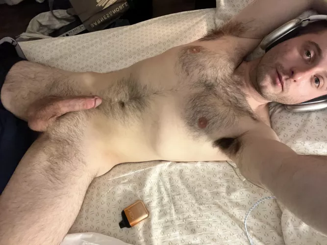 28 m looking for someone close to my age or older. Please send pic if you add me- sc: modusxoperandi pics+++
