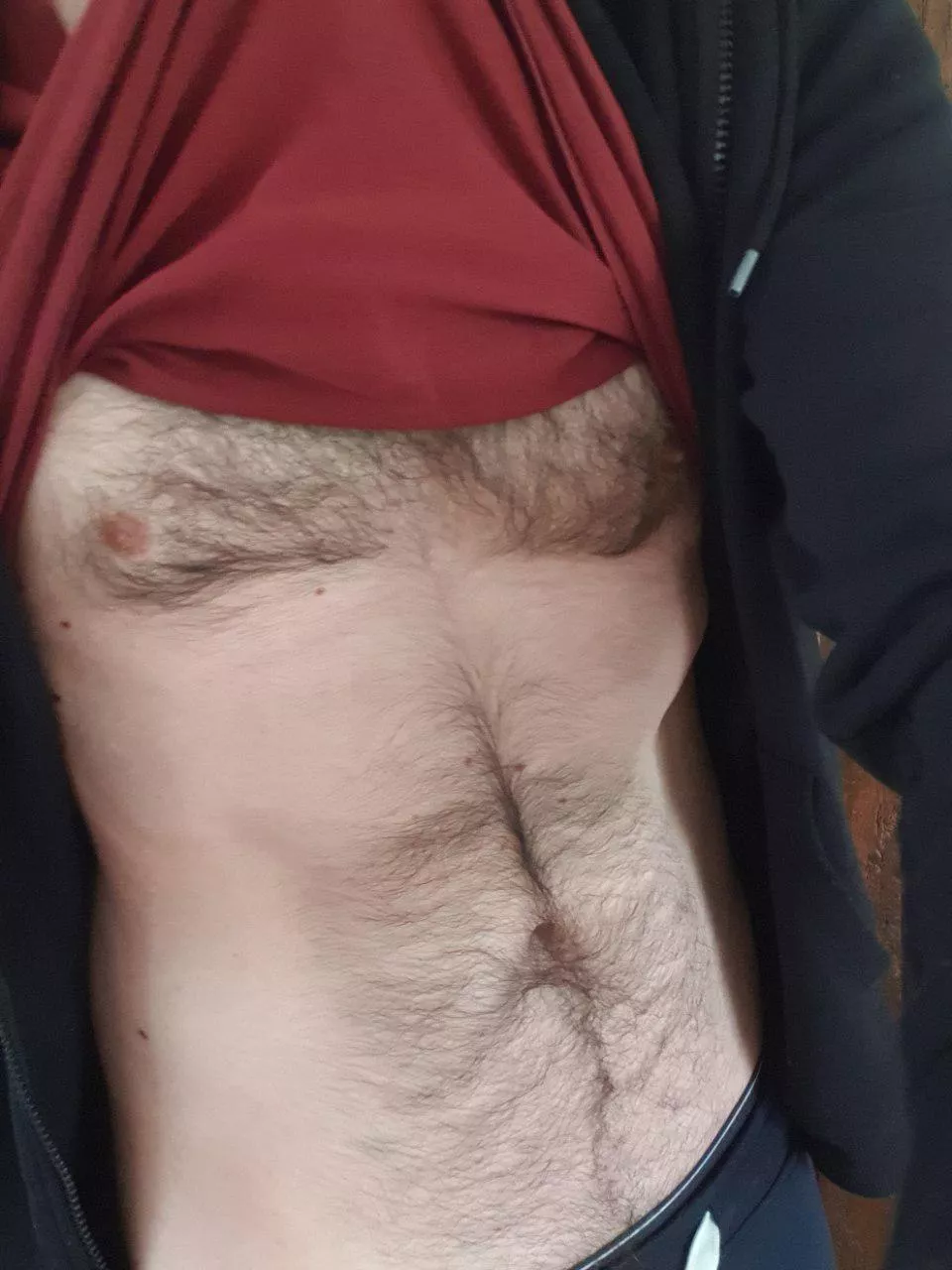 34 french dom daddy for a friendly, muscular and serious sub boy.