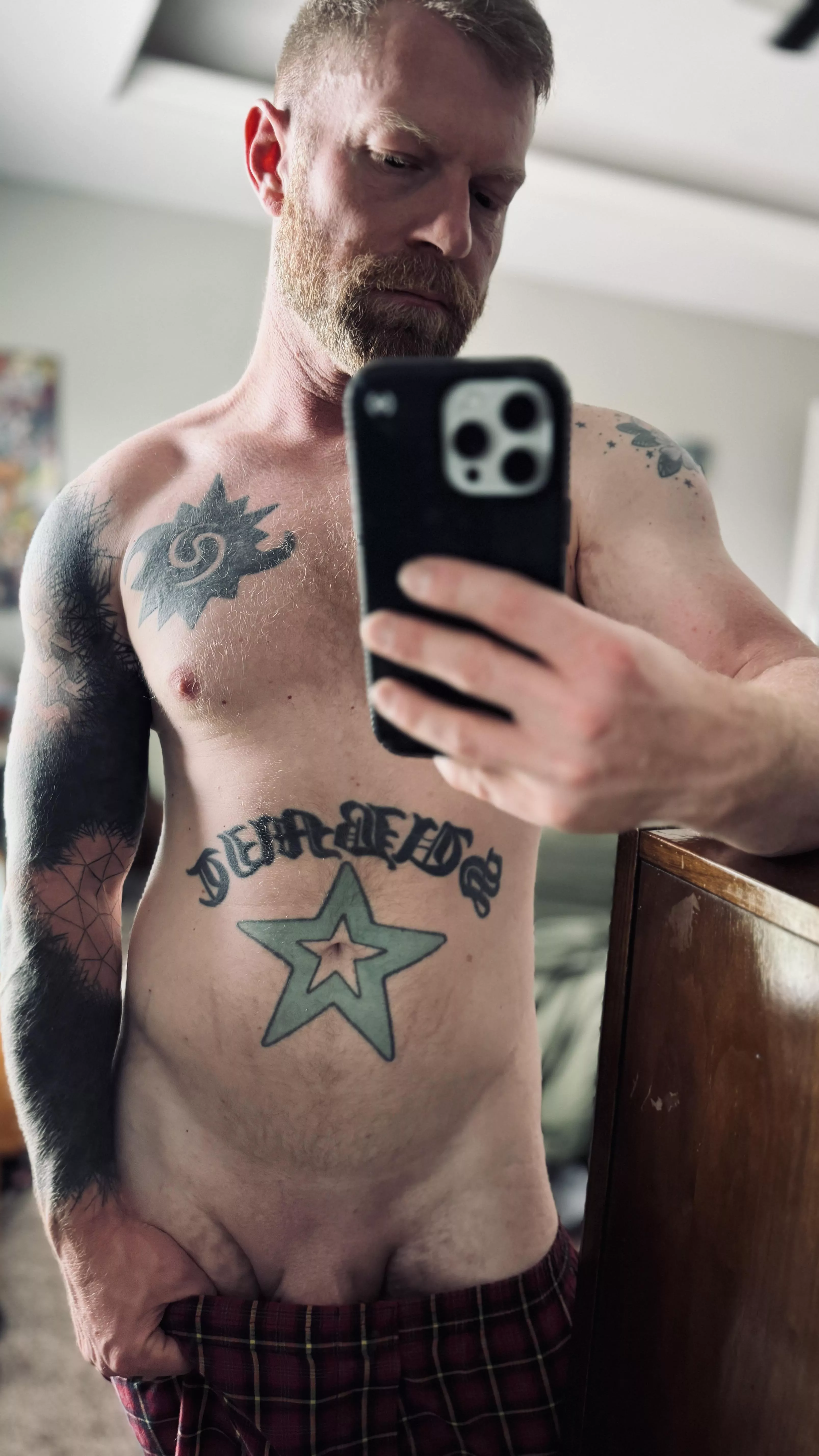 [39] Just finishing the post-gym shower