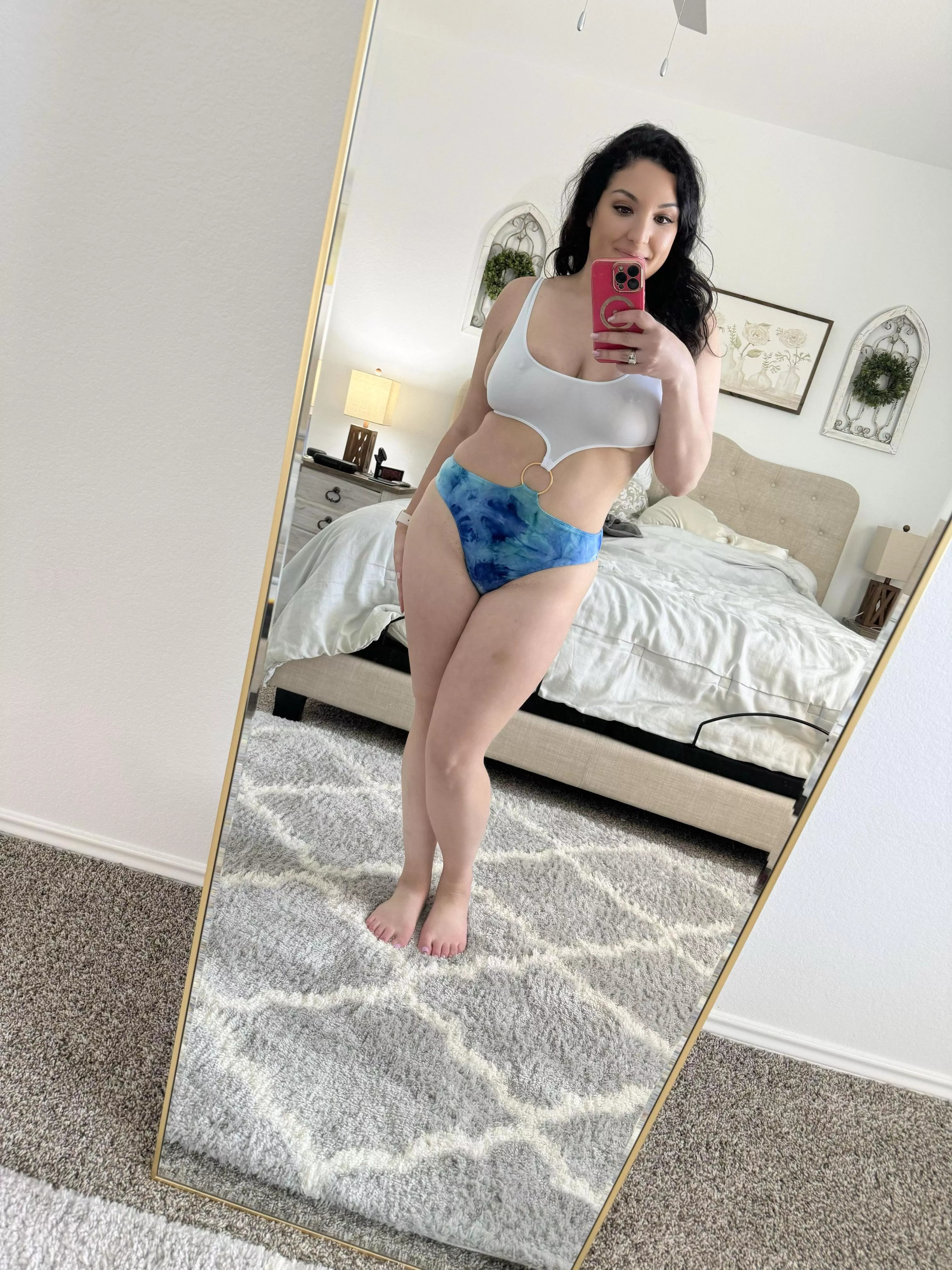 A milf with a milf bod begging to be used 