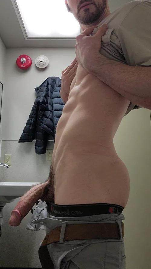 A super horny day at work 🥵