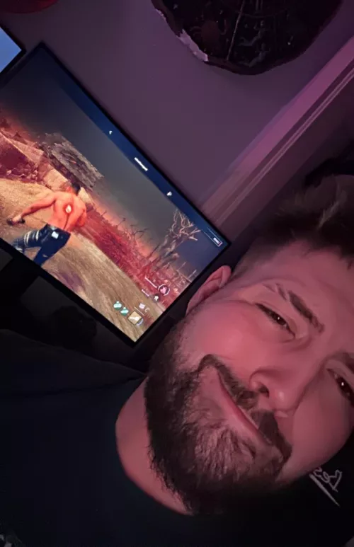 Anyone down to play some valorant or league?? 