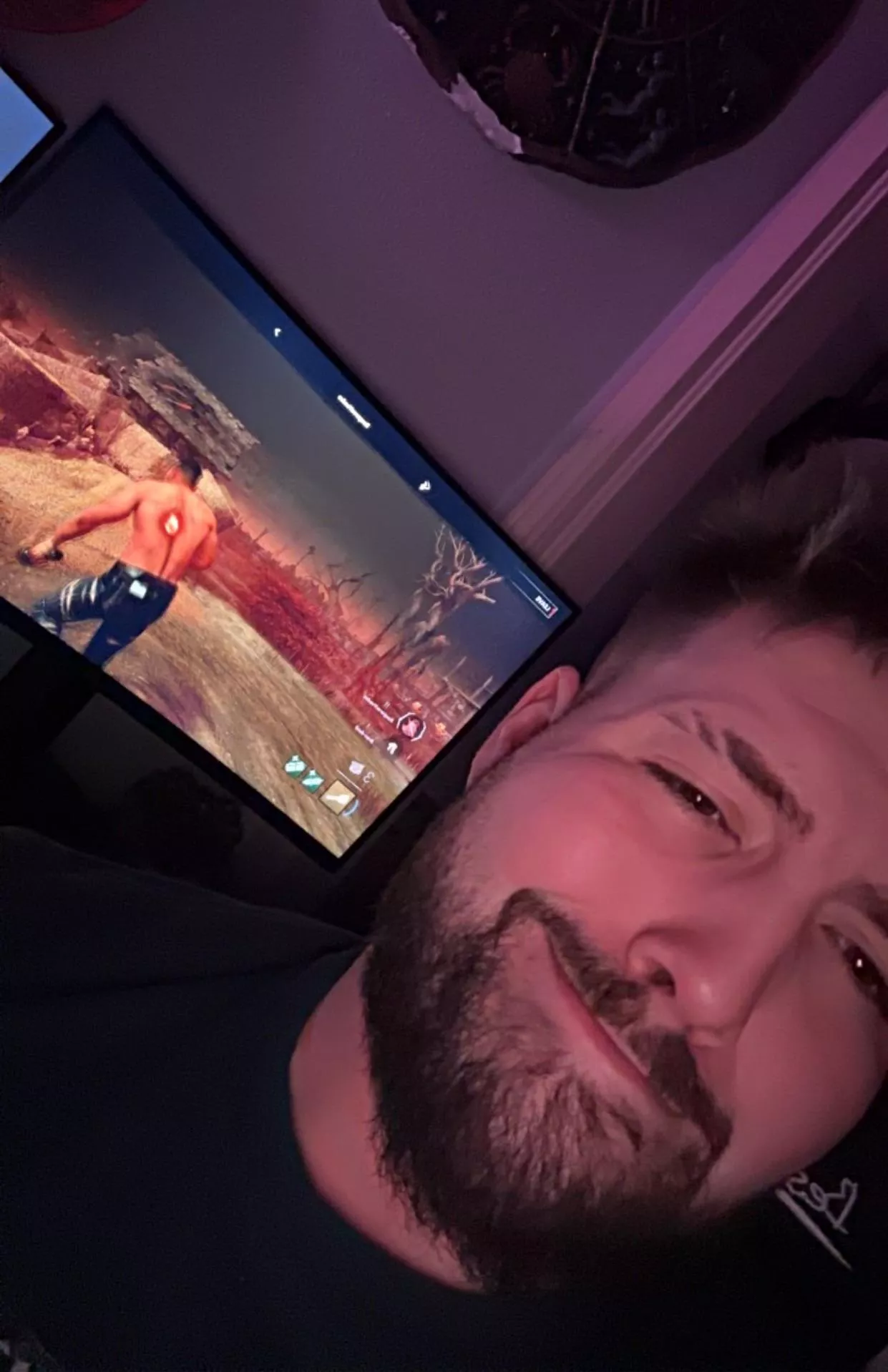 Anyone down to play some valorant or league?? 