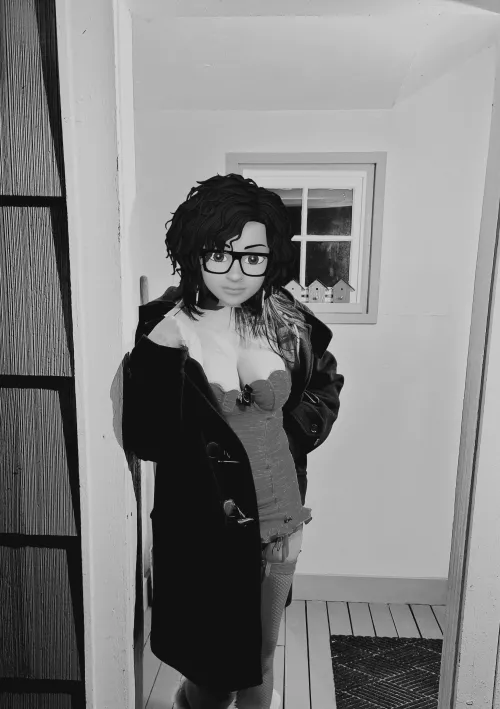 Chilly outside, come on in (f)