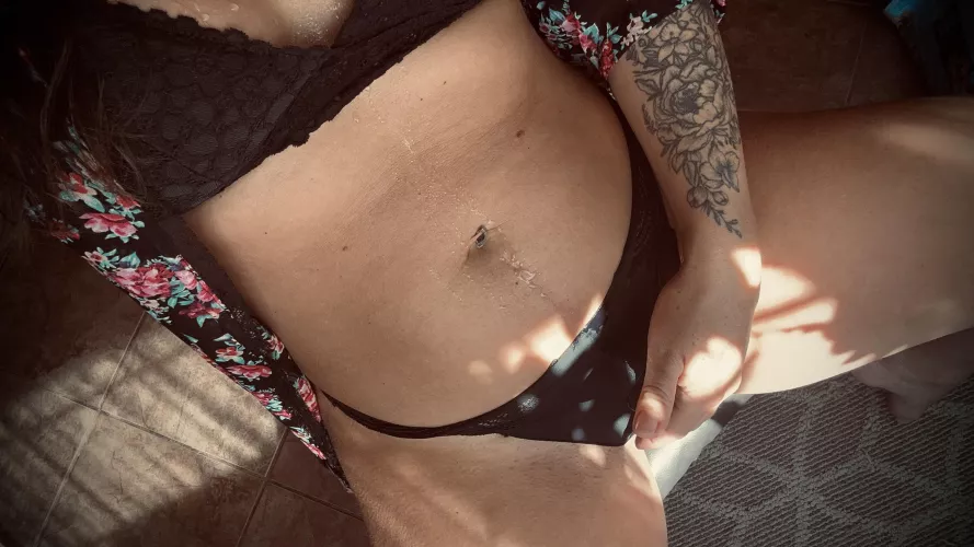 Daddy's Gone..want to cum play with me?