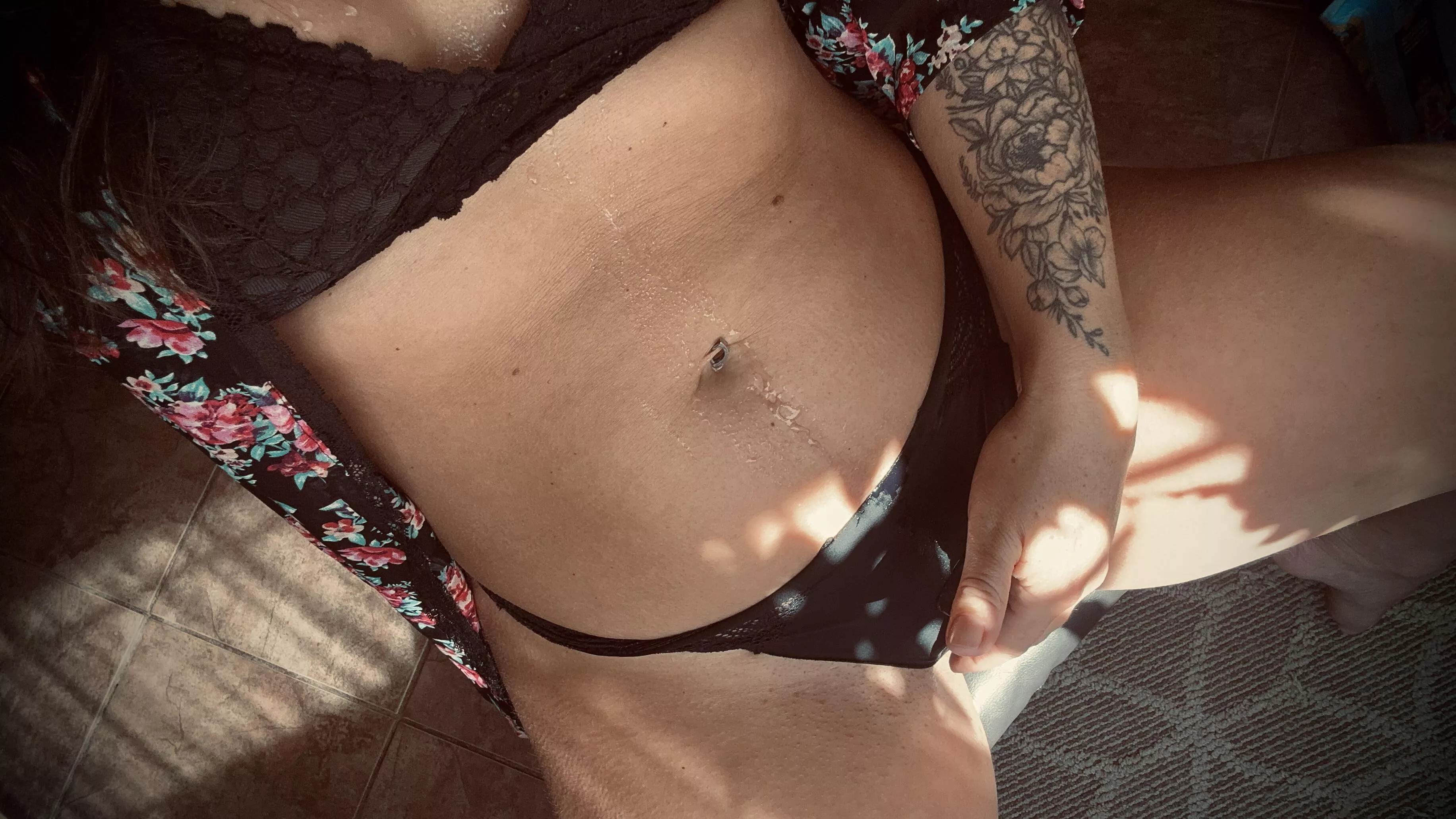 Daddy's Gone..want to cum play with me?