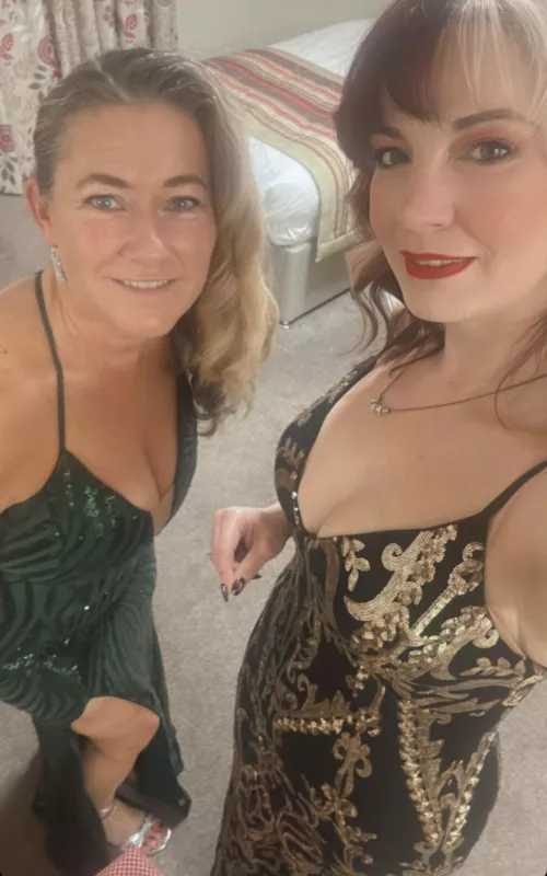 Daughter and mom compare 