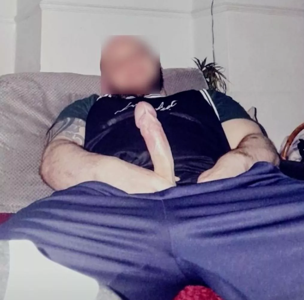 Do you enjoy looking at a straight mans cock?