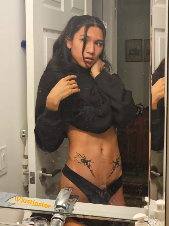 Do you like femboy tummy? 