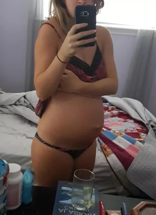 Does my bump look good on my small frame?