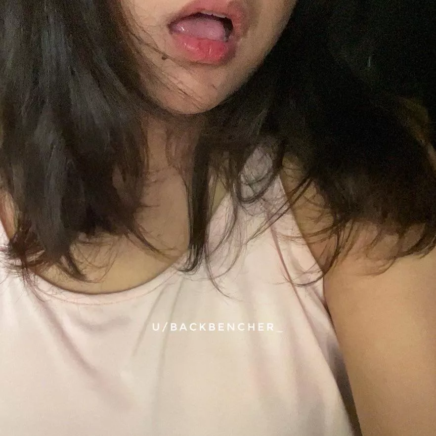 [F] This lips can do more than just talk a lot. 👀