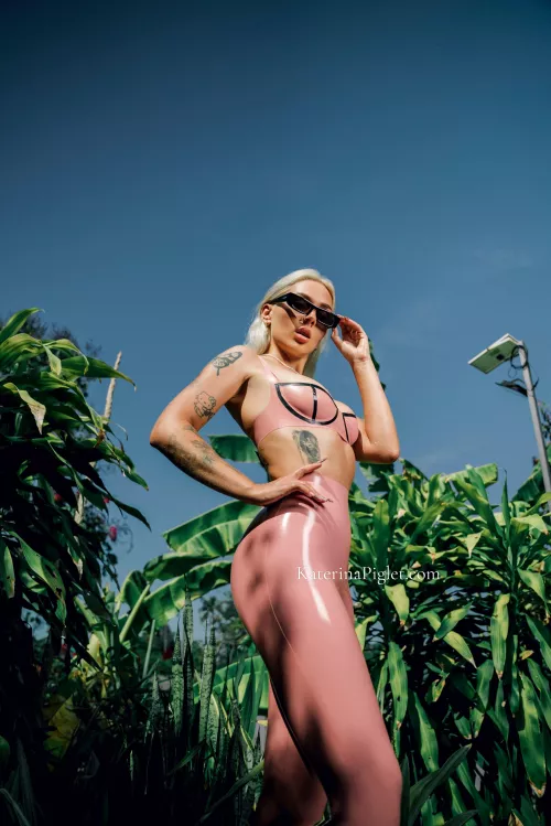 Feeling hot and superior in latex, don't you think ? 