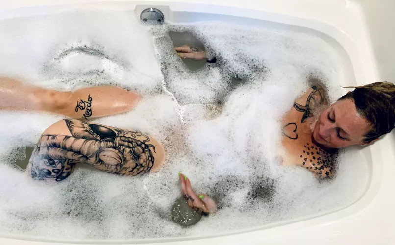 Finally figuring out how to get off in the bath 