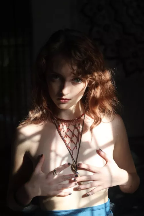 Hand as a bra? Teasing at its finest. [F18]