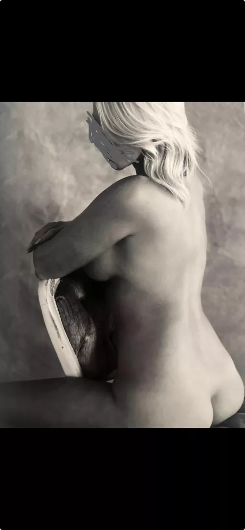 Here is another pic from my shoot! Let’s enjoy it together. DM me