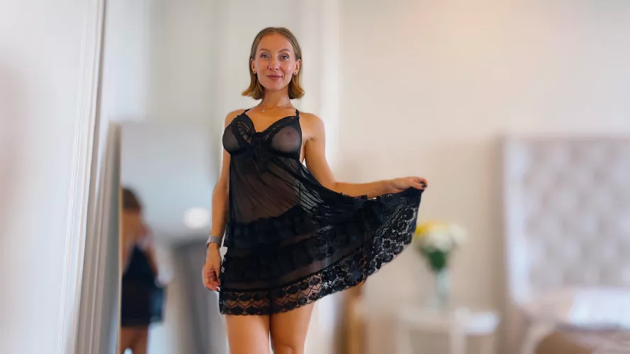 Im Kriss, do you like my dress? 