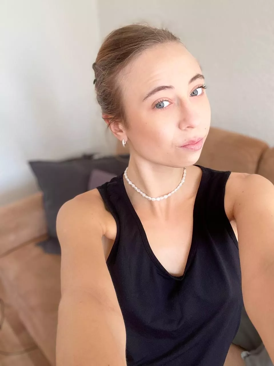 Is my dress tight enough for our date? F18