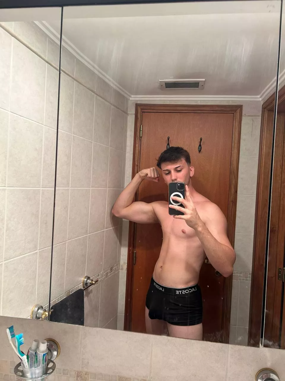 lifted my arm to see my pit or climb my ceps?