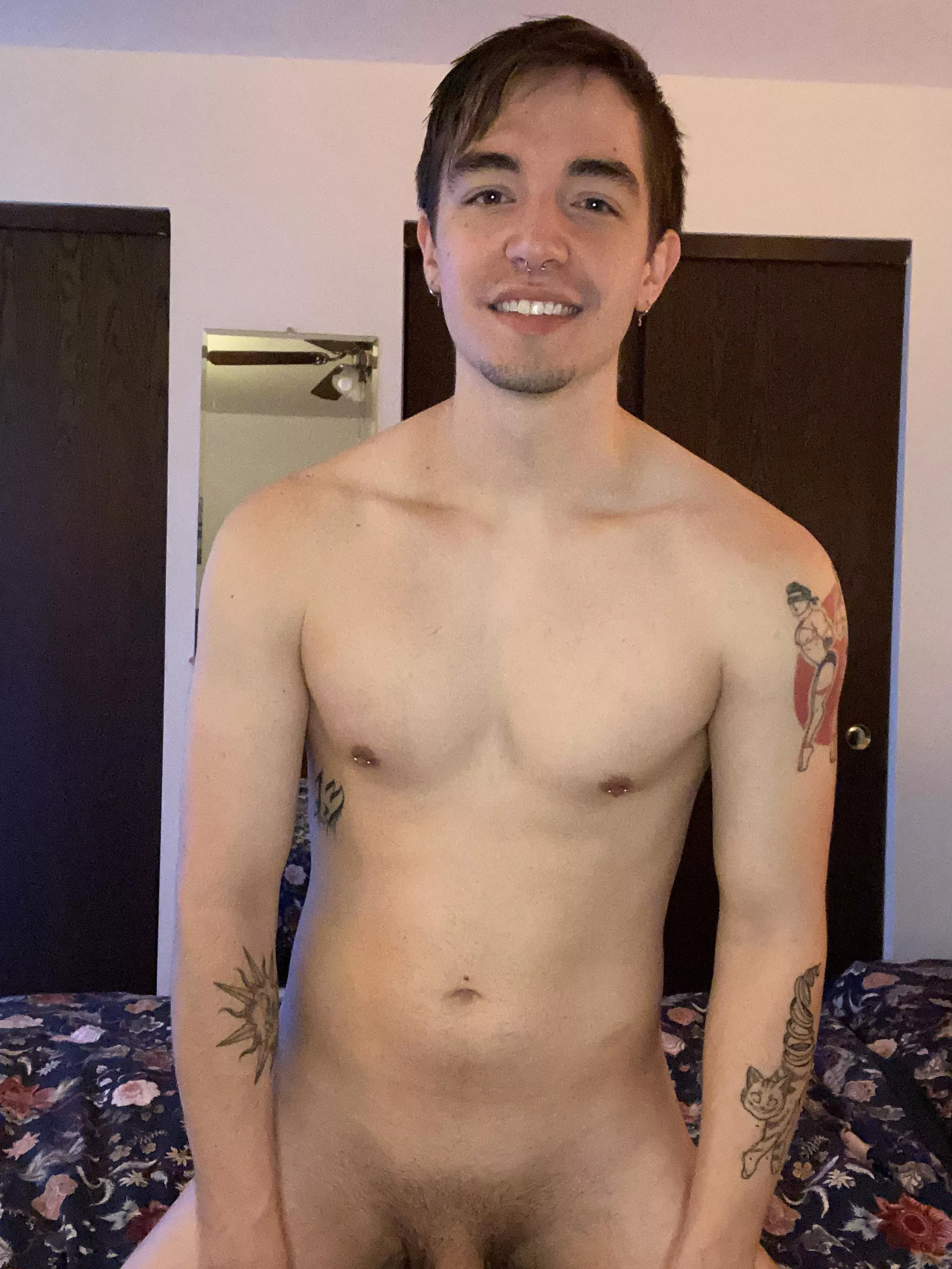 Morning! Showered up and waiting for a buddy to come over for some fun 🍆