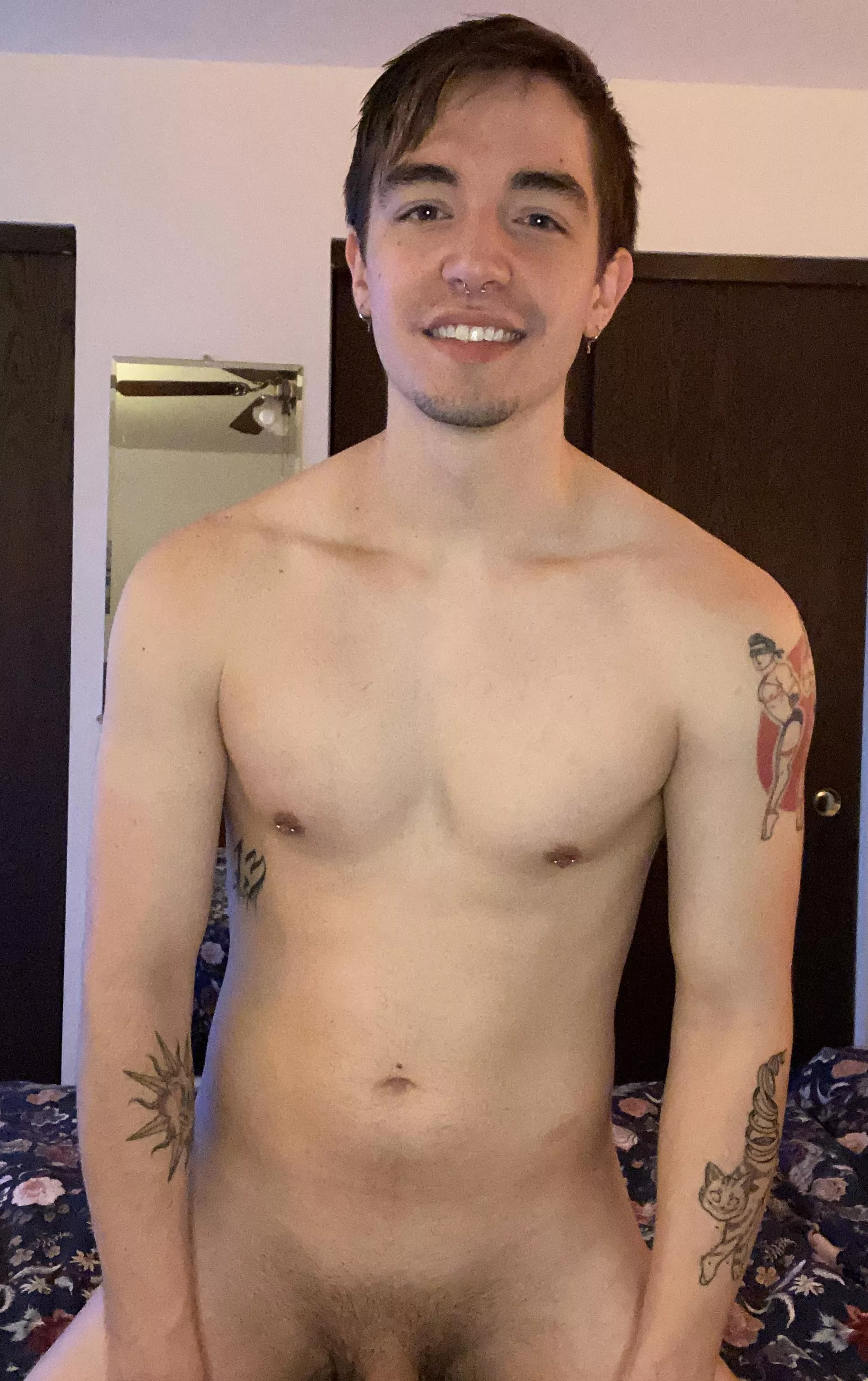 Morning! Showered up and waiting for a buddy to come over for some fun 🍆