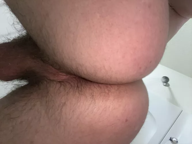 Need someone take take care of my hairy hole. 😩