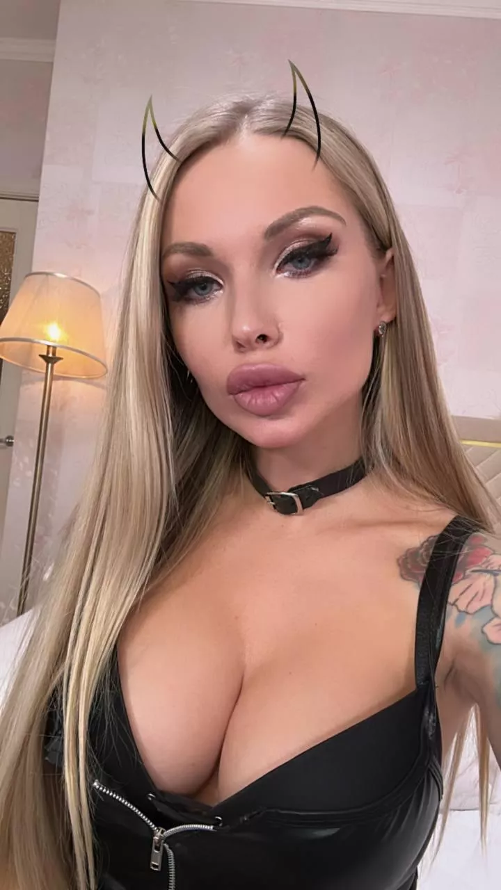 perfect lether dress to show boobs