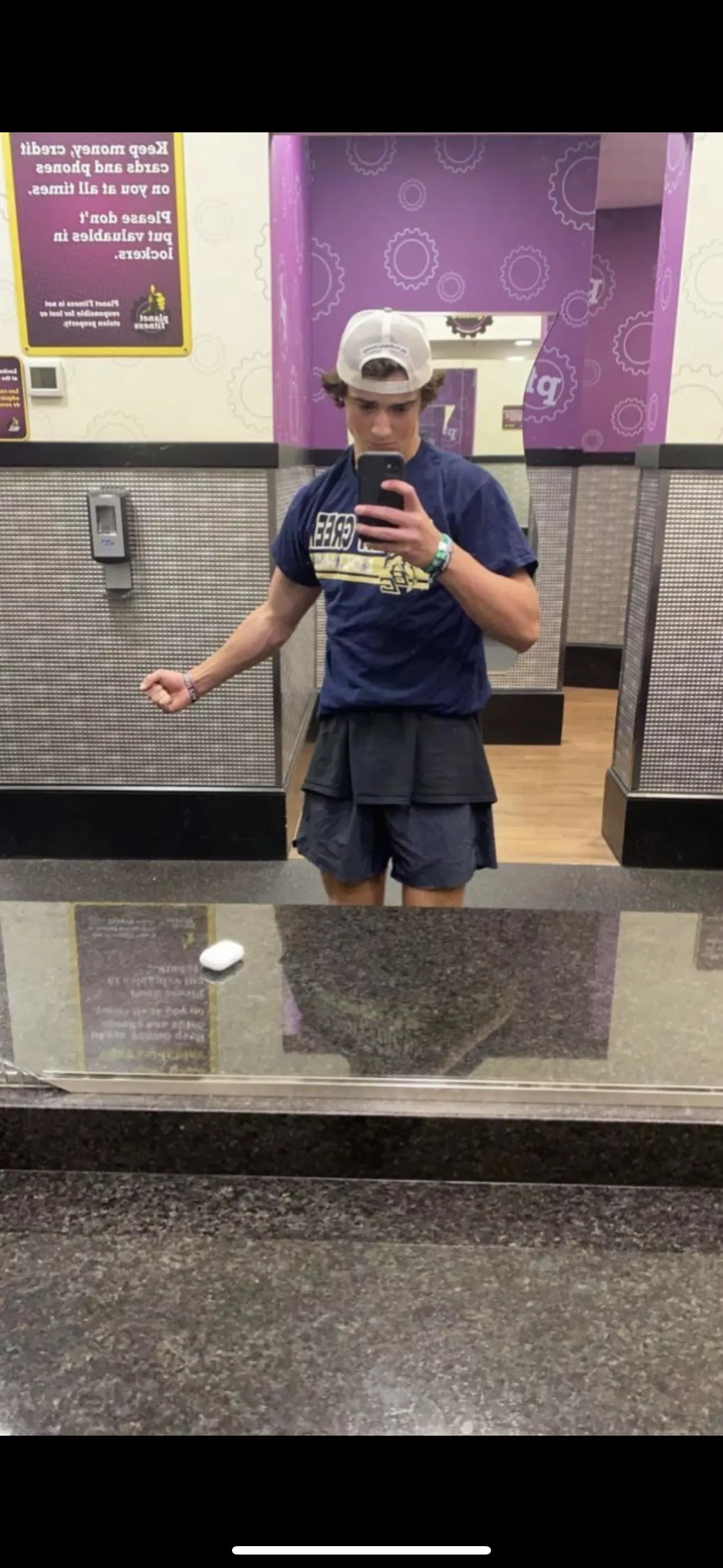 straight dude, lwk curious looking to compare w/ other fit  young guys lol [21]