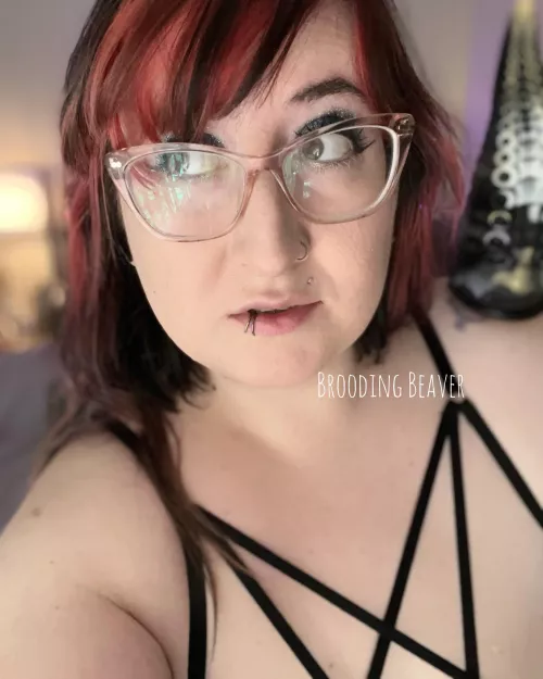 Trying my darndest to ignore that devil on my shoulder 😏