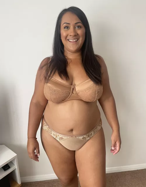 What do you think of my thick wife? She needs lots of cocks…