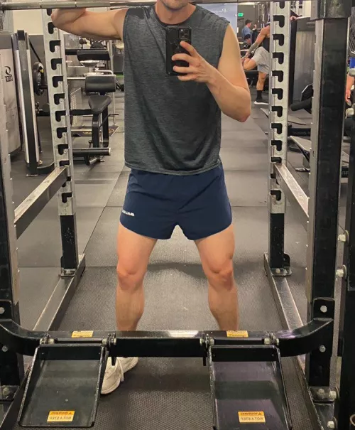 Who thinks they have what it takes to worship me after a hot and sweaty leg day? Trust me boys, it isn’t for the faint of heart😈🦵🏼