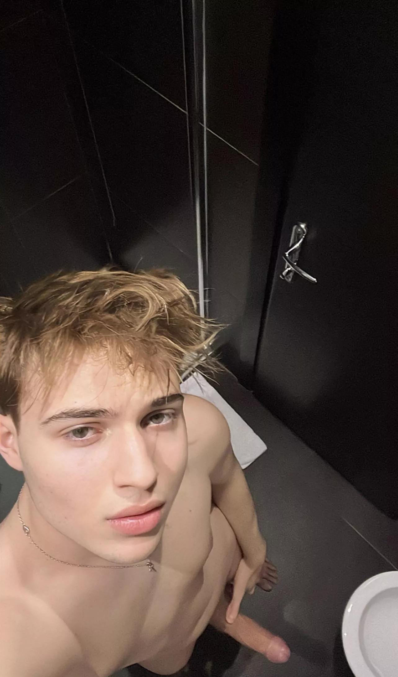 Will you join me in the shower? 💦😏🫧