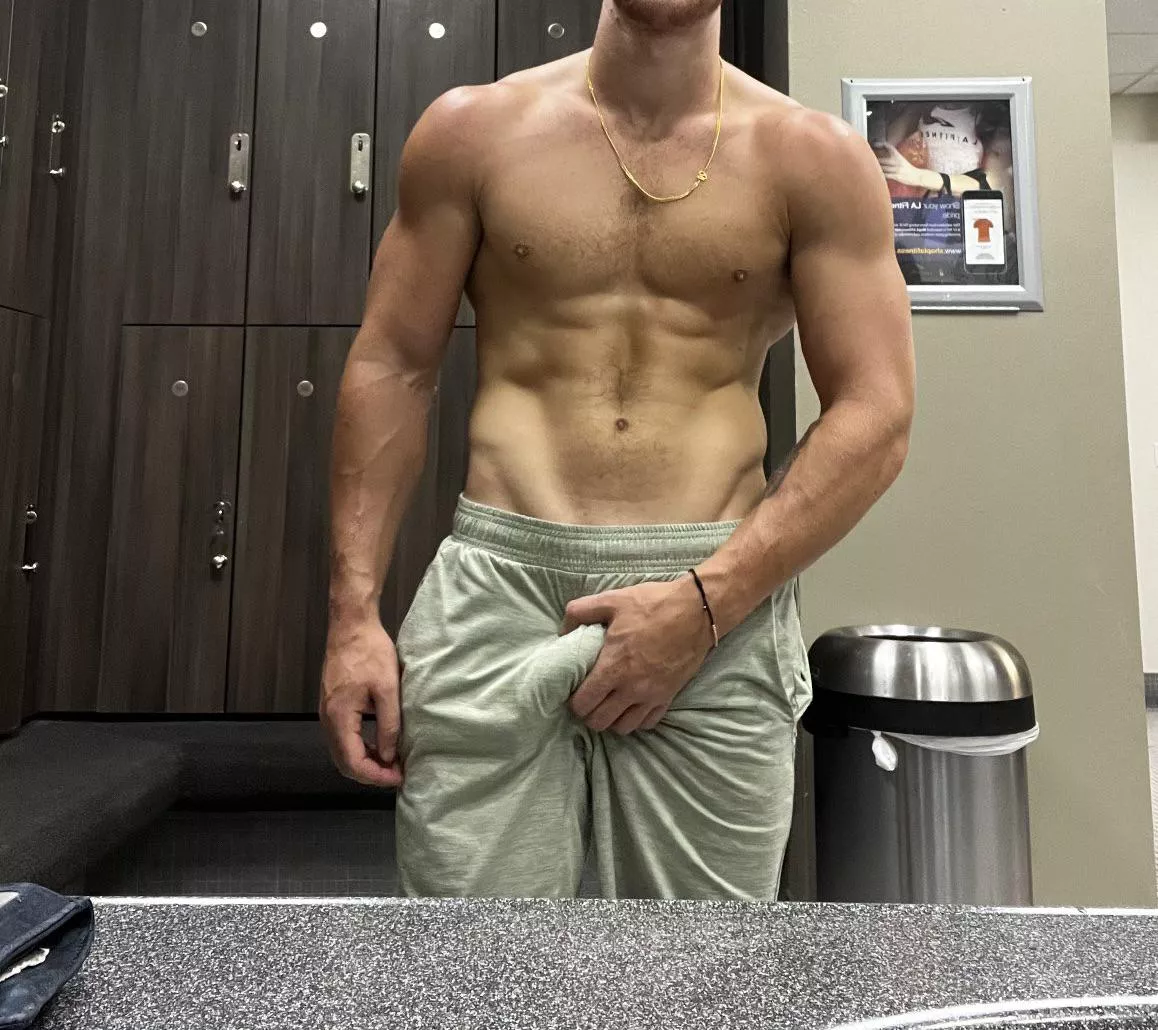 You catch [m]e “adjusting” myself, wyd?