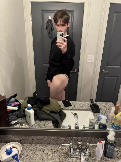 18 year old boy looking to ride a muscle chub daddy's joystick in some valorant!