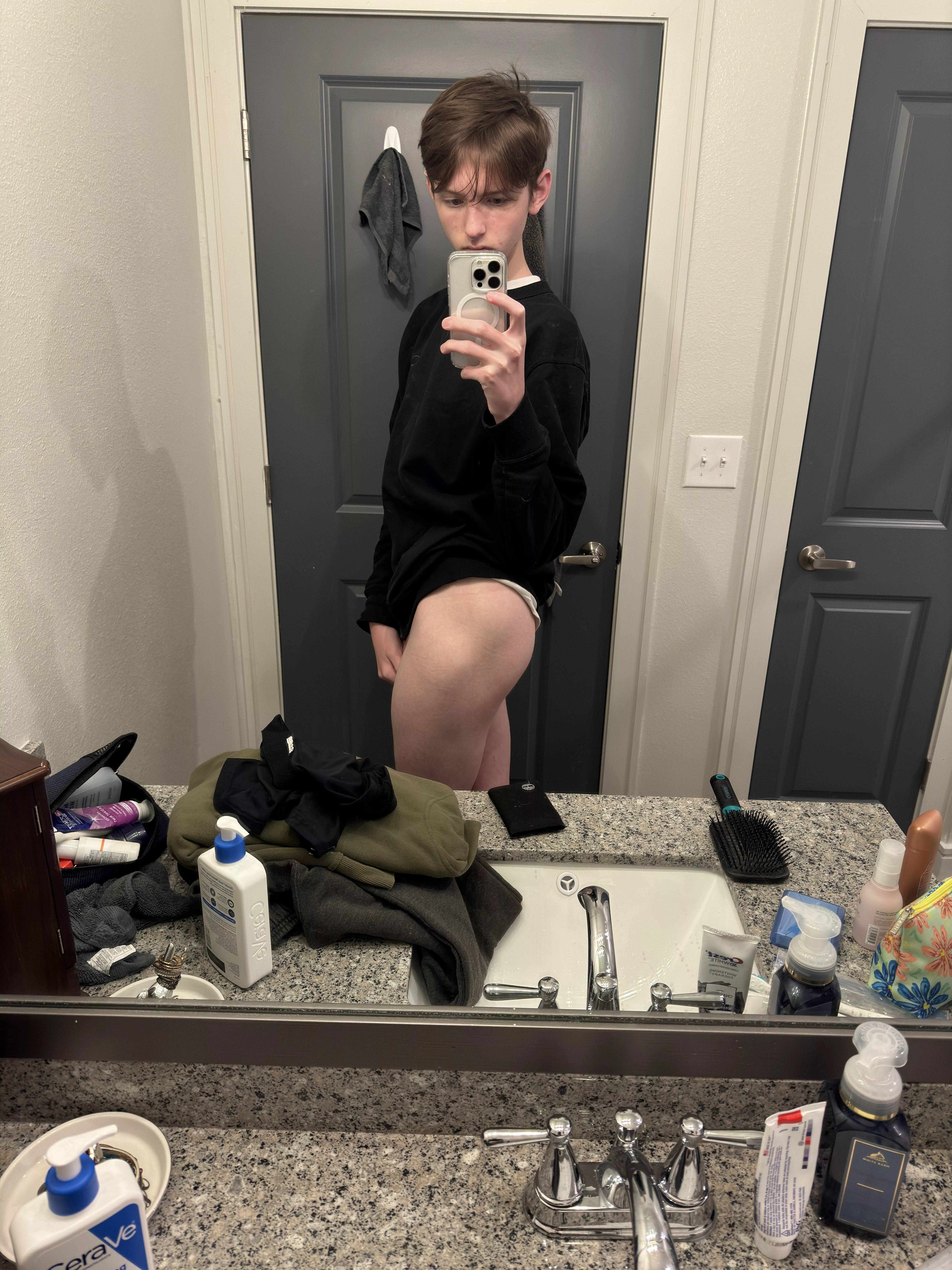 18 year old boy looking to ride a muscle chub daddy's joystick in some valorant!