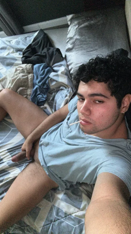 21 College bro looking for other bros to jerk and play overwatch with. HMU 