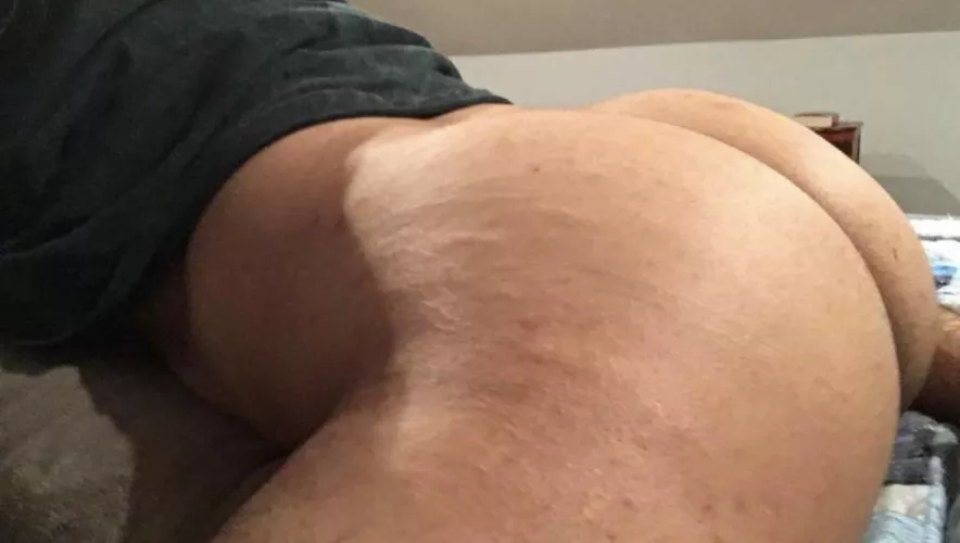 [21] Juicy Ass Latino here 🍑 need some BBC Tops. Snap JohnnyJB000