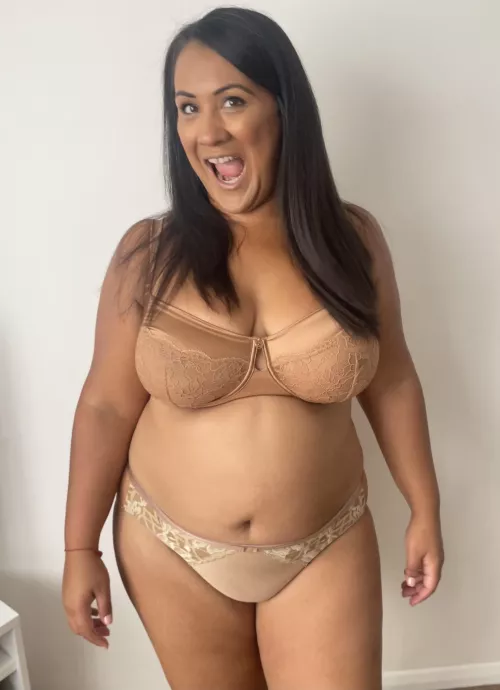 Anyone wanna fuck me in front of my husband?