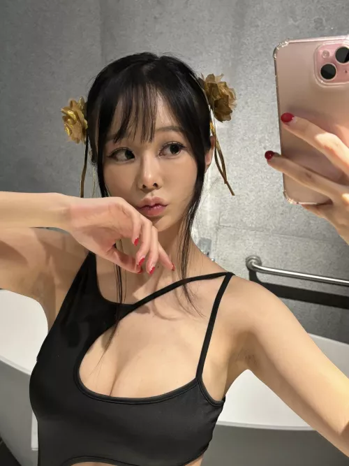 Are you into petite 19yo teens with soft armpits like me?