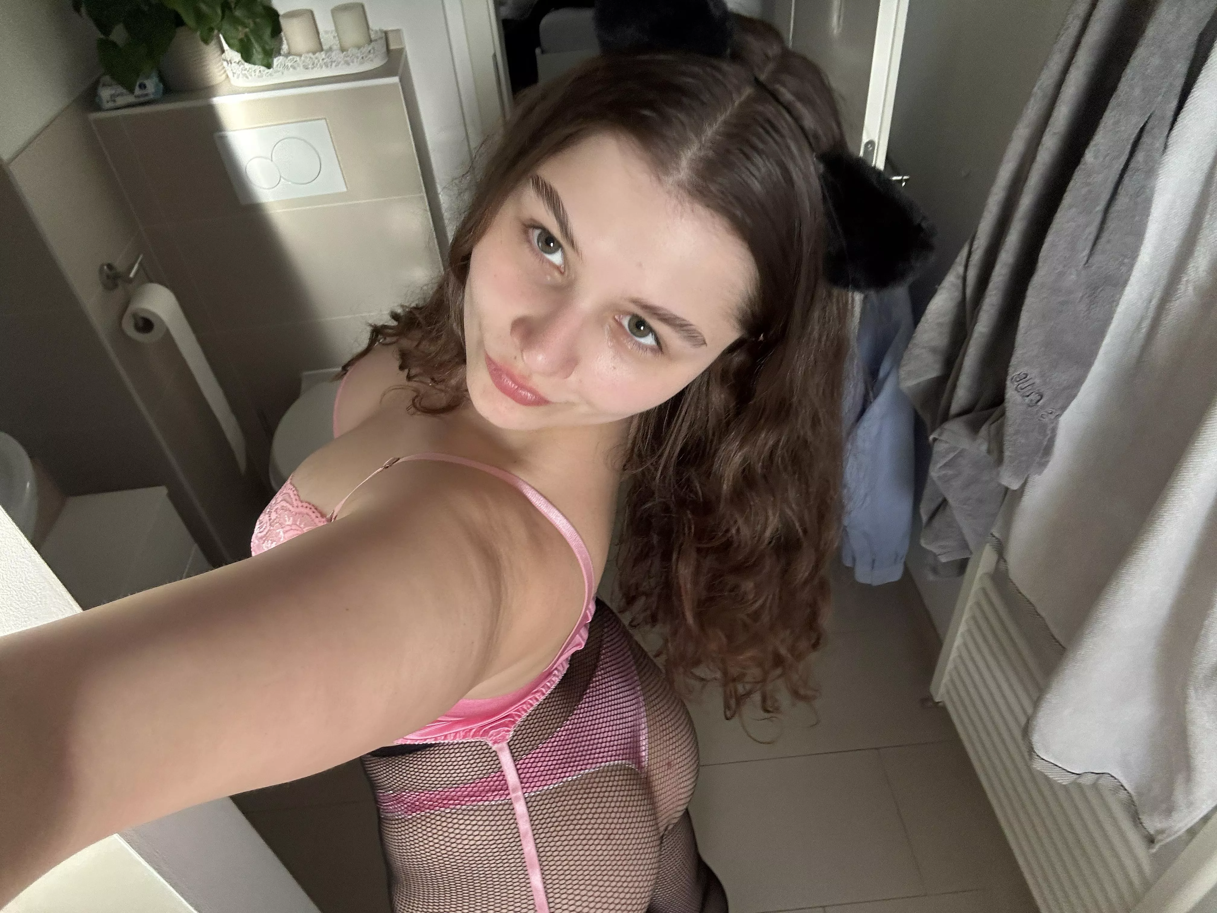 Are you into thick 19yo teens like me?