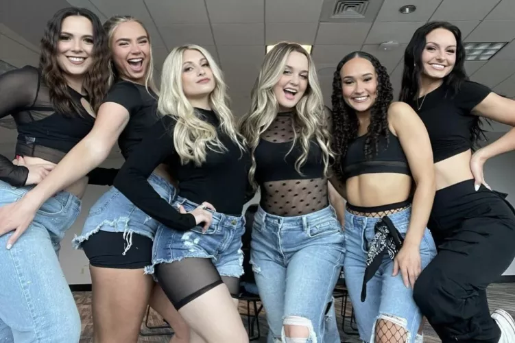 Blondes and brunettes 