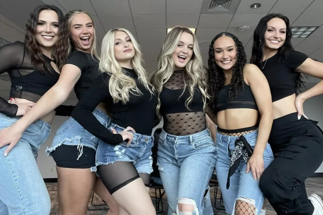 Blondes and brunettes 