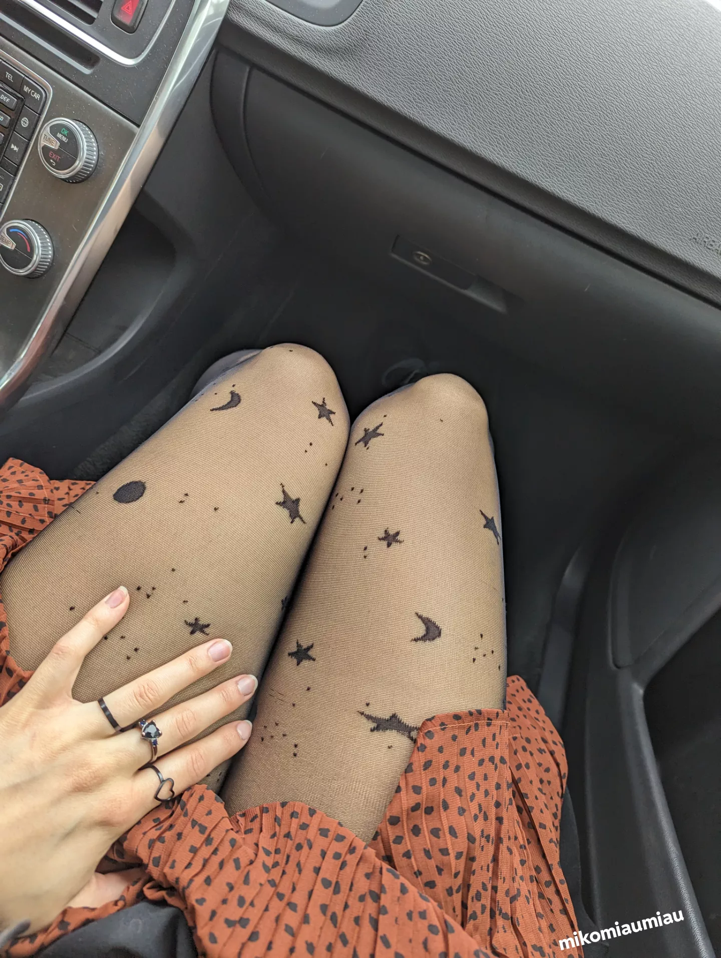 Do you like my nylons? :3