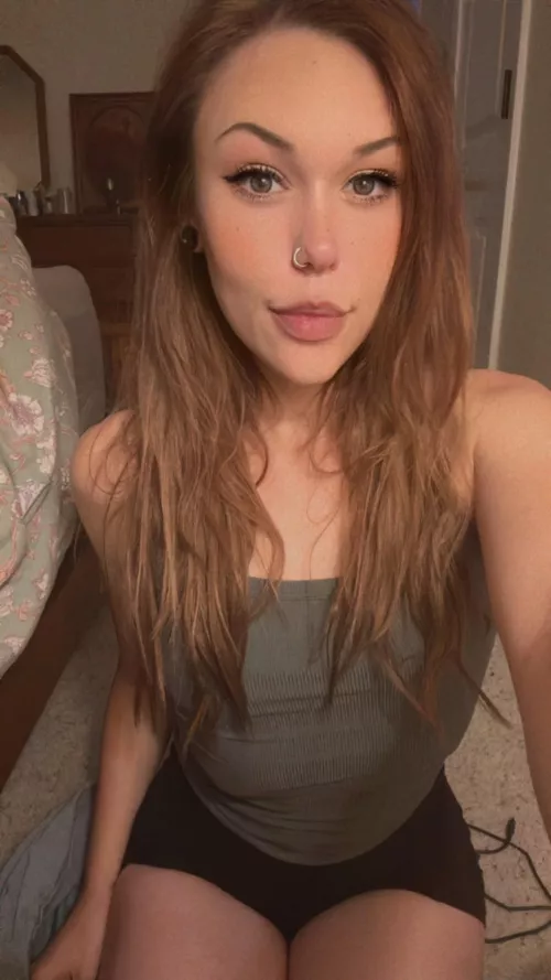 [f] dying to be grabbed by the waist for a kiss. *sigh*